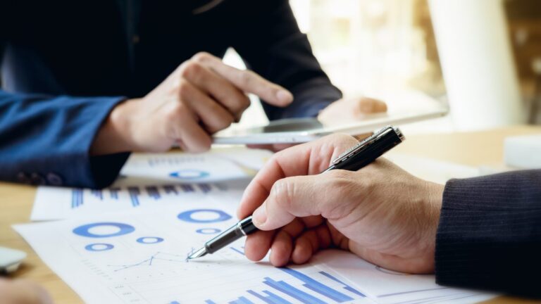 Bootstrapping SaaS startup to win clients and attract investors.